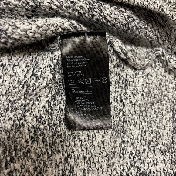 H&M Knit Sweater Women's Size Small Grey White Marled Conscious  Cotton V-Neck - Picture 8 of 8